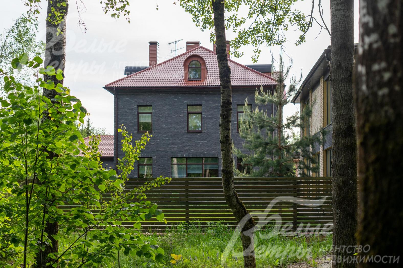 Монолитно-кирпичный дом в стиле современной английской усадьбы