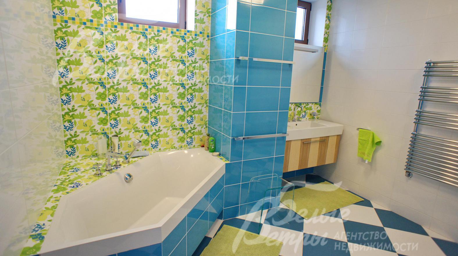 Общий санузел  12,1 кв.м с ванной на втором этаже.