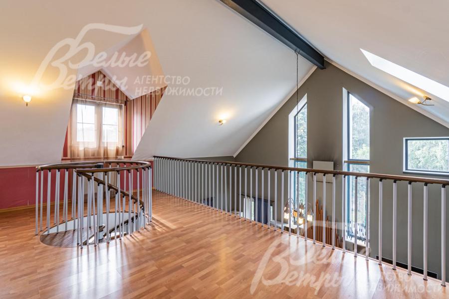 Холл второго этажа