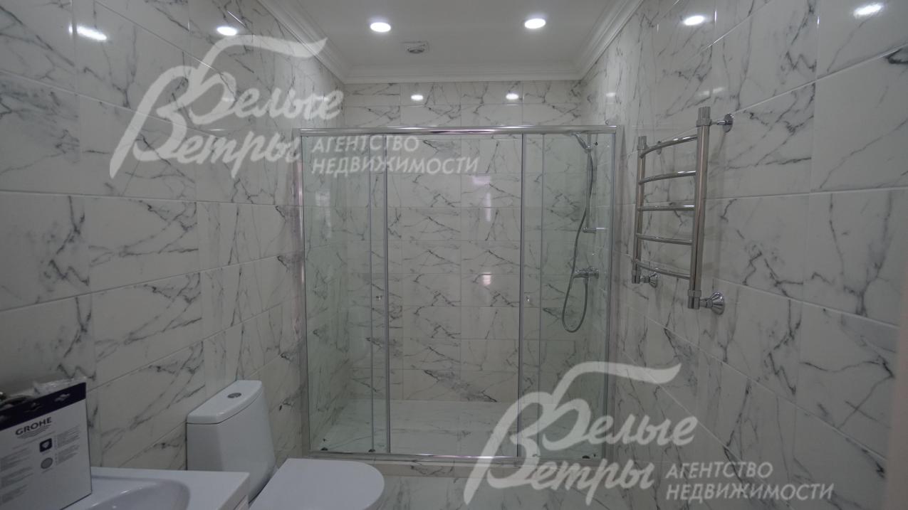 Санузел с душевой в банном комплексе