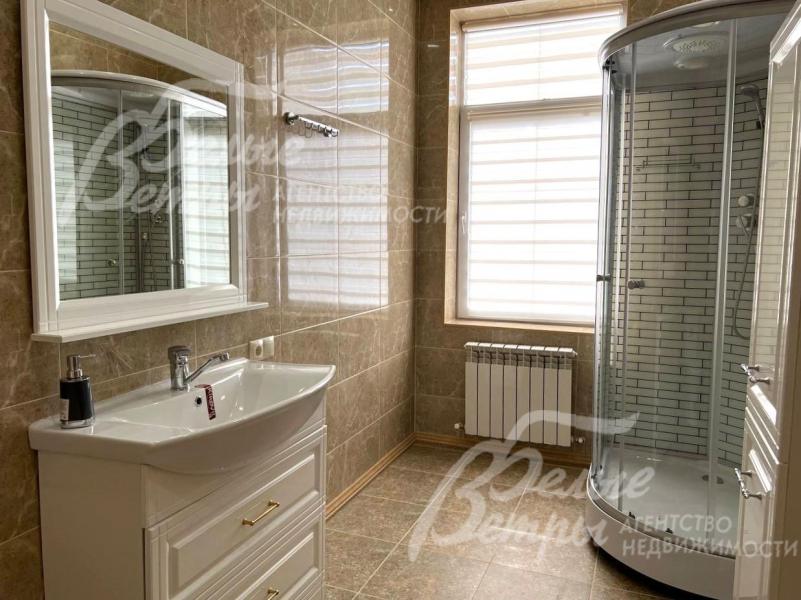 Санузел с душевой на 2ом этаже.