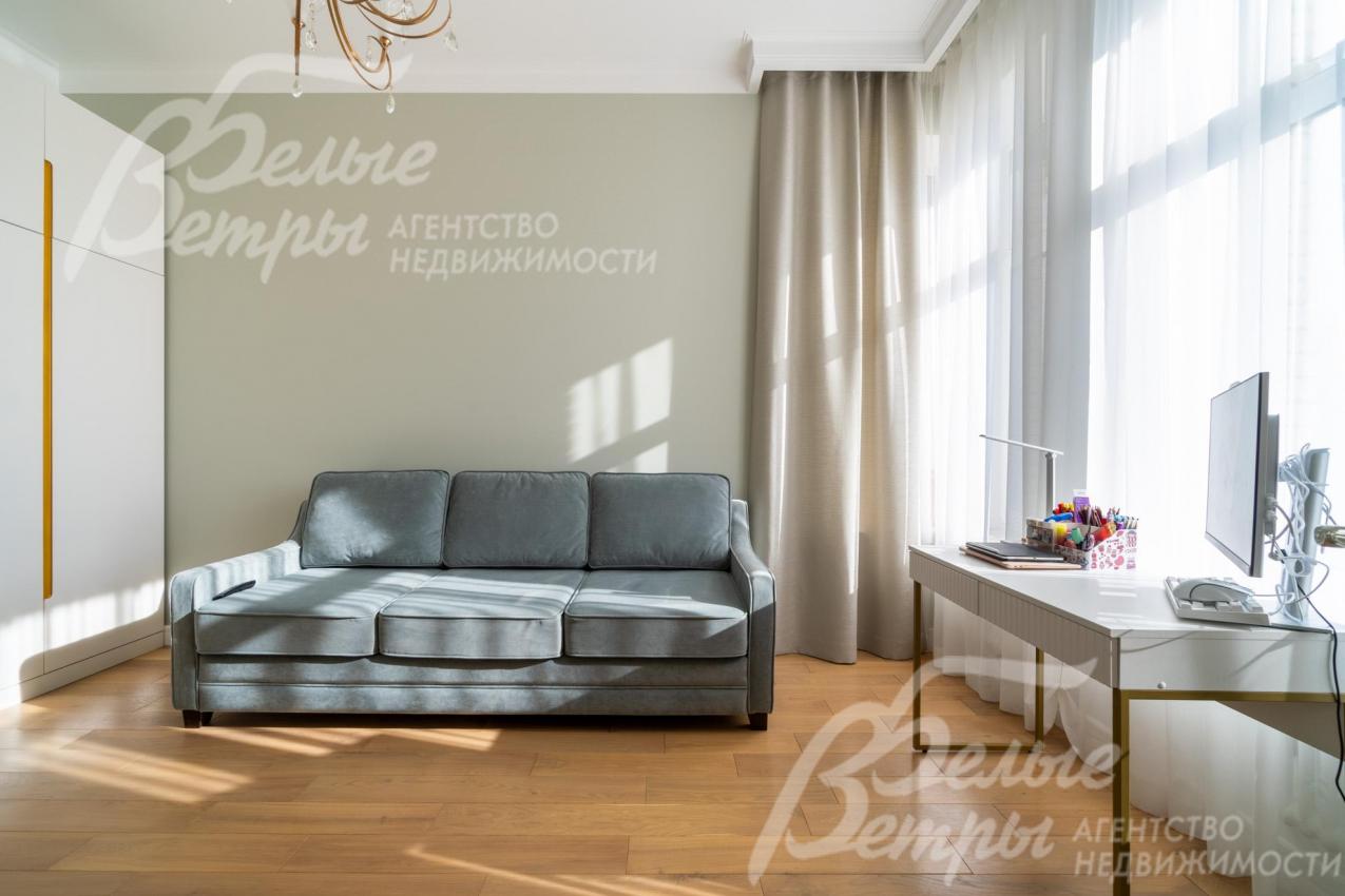 При спальне оборудован кабинет (с выходом в санузел спальни)