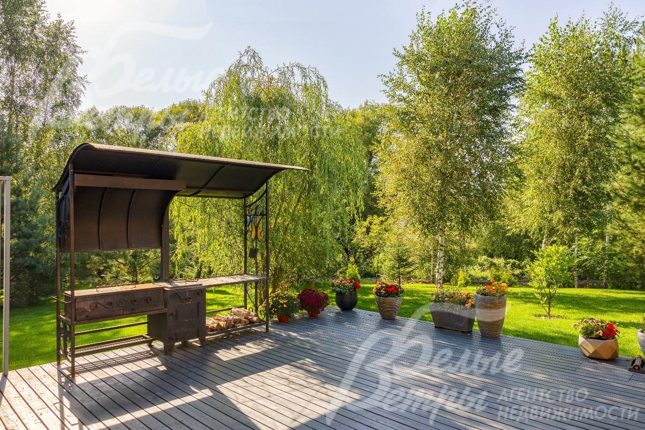 Открытая терраса в зоне барбекю