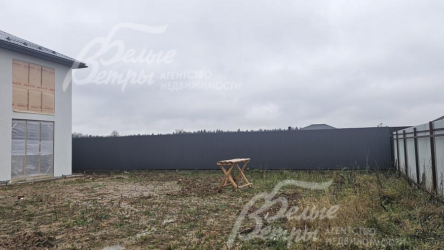 Участок освобождён от деревьев и выровнен - подготовлен для ландшафтных работ и дальнейшего строительства