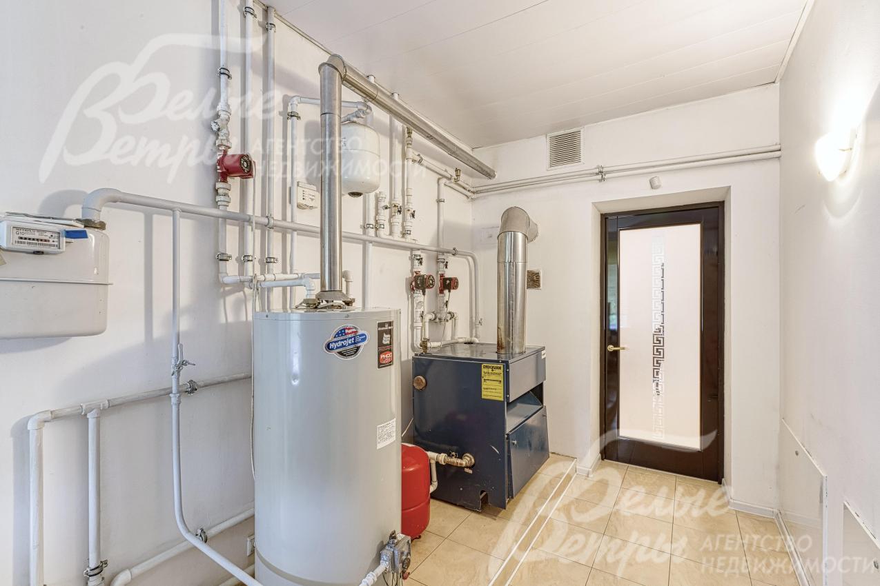 Котельная оборудована котлом и бойлером, из котельной - отдельный выход на участок