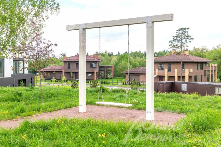 Одна из зон отдыха в поселке