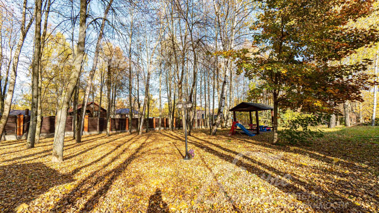 Участок со стороны новой части дома