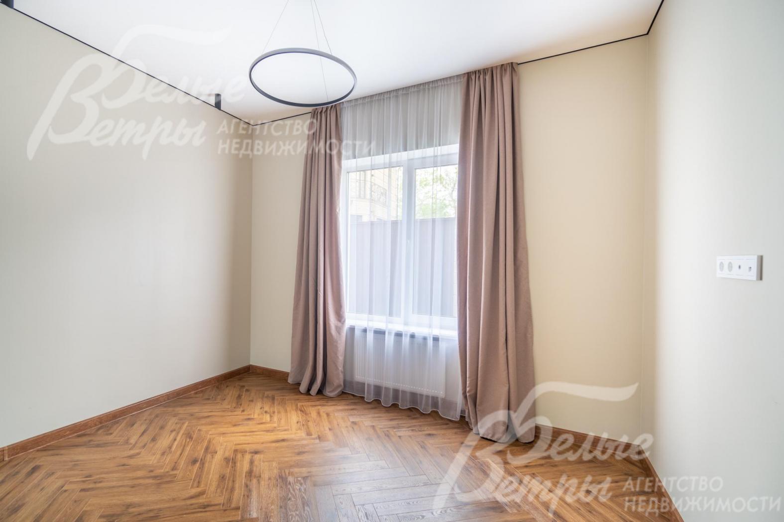 Спальня на втором этаже с полностью готовой отделкой