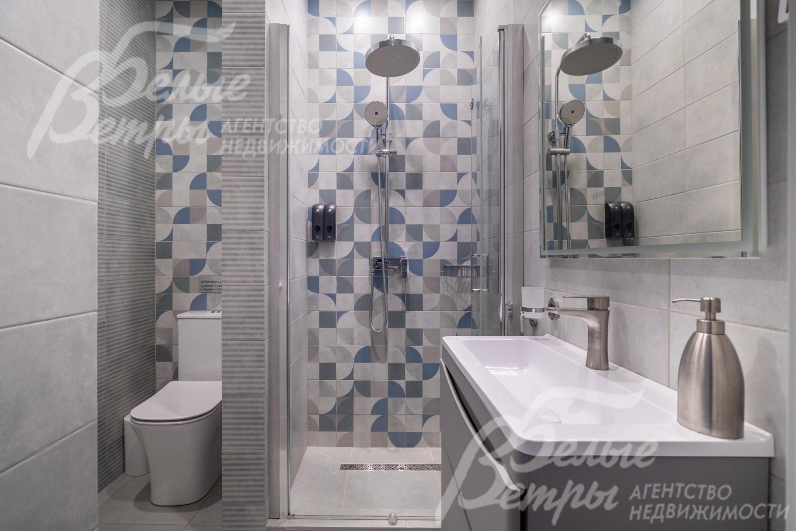 Санузел первого этажа с душем: во всех санузлах установлена сантехника