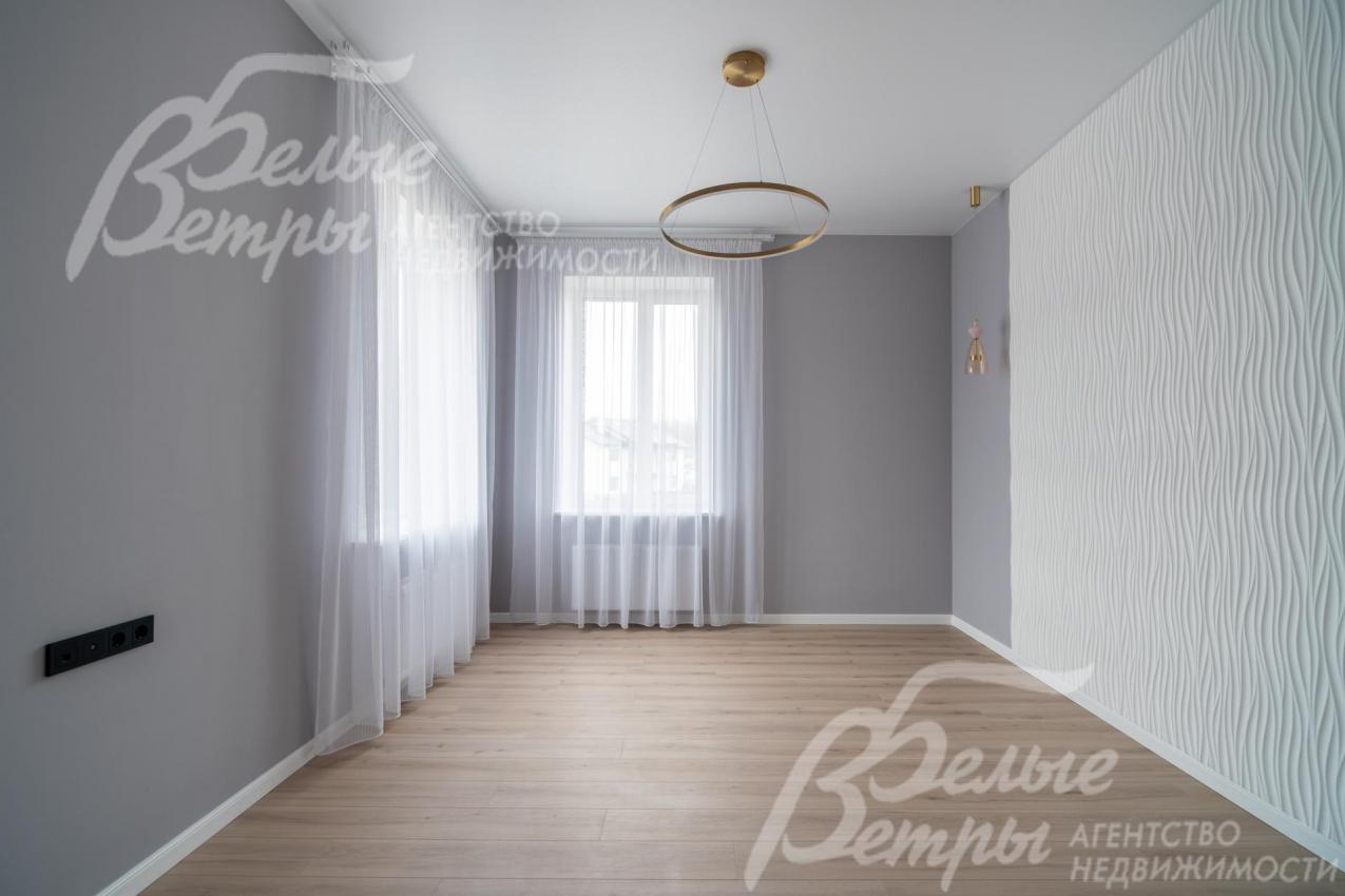 В доме установлены светильники актуальных дизайнерских форм и стеновые панели 3D