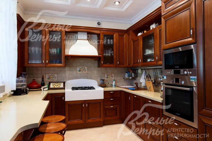 Кухня оборудована современной техникой