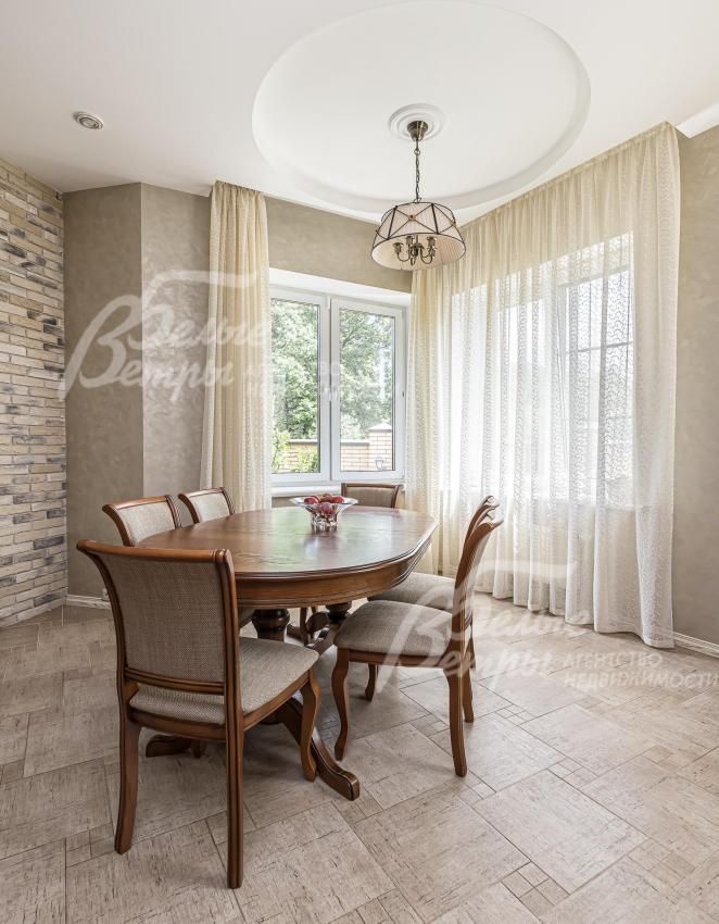 Обеденный гарнитур на 6 персон. 