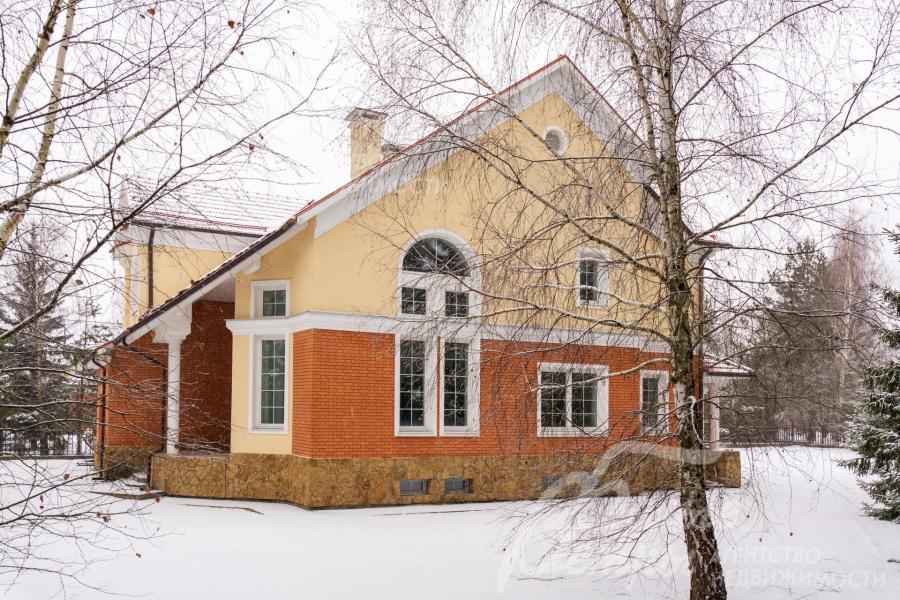 Кирпичный дом на участке 13 соток в охраняемом коттеджном поселке Величъ