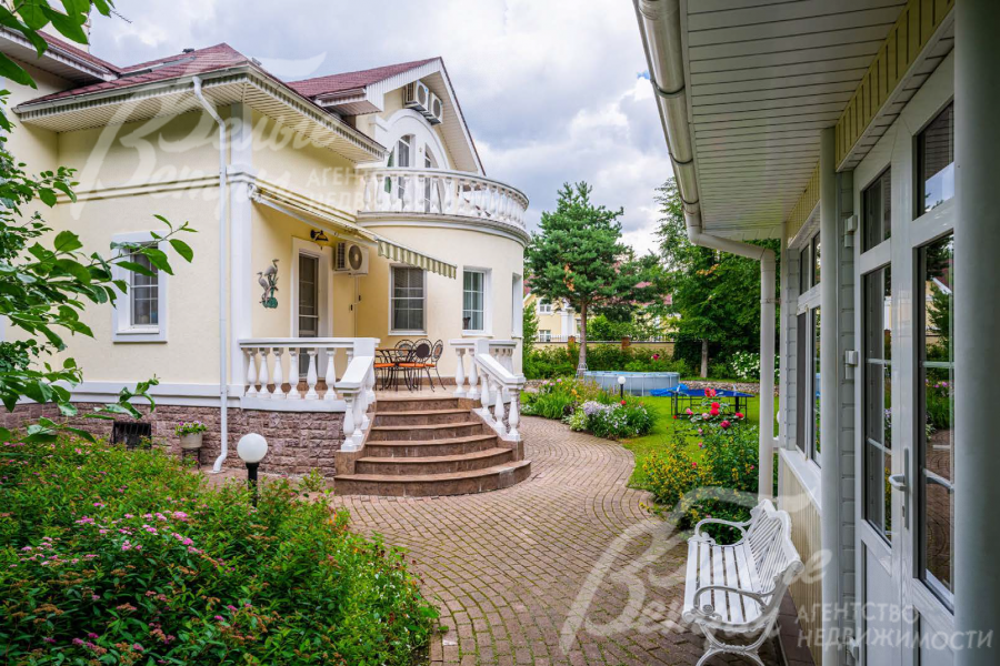 на участке освещение, автополив