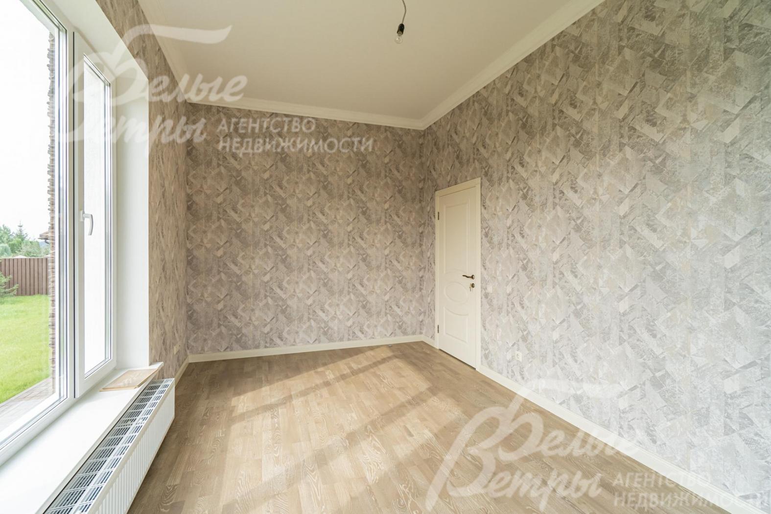 Спальня-кабинет 16 кв.м на первом этаже