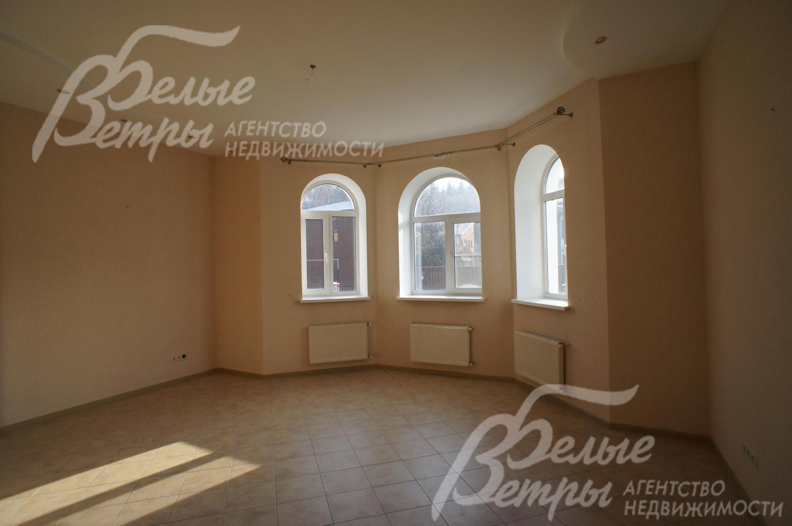 Гостиная 23.5 кв.м с эркерными окнами