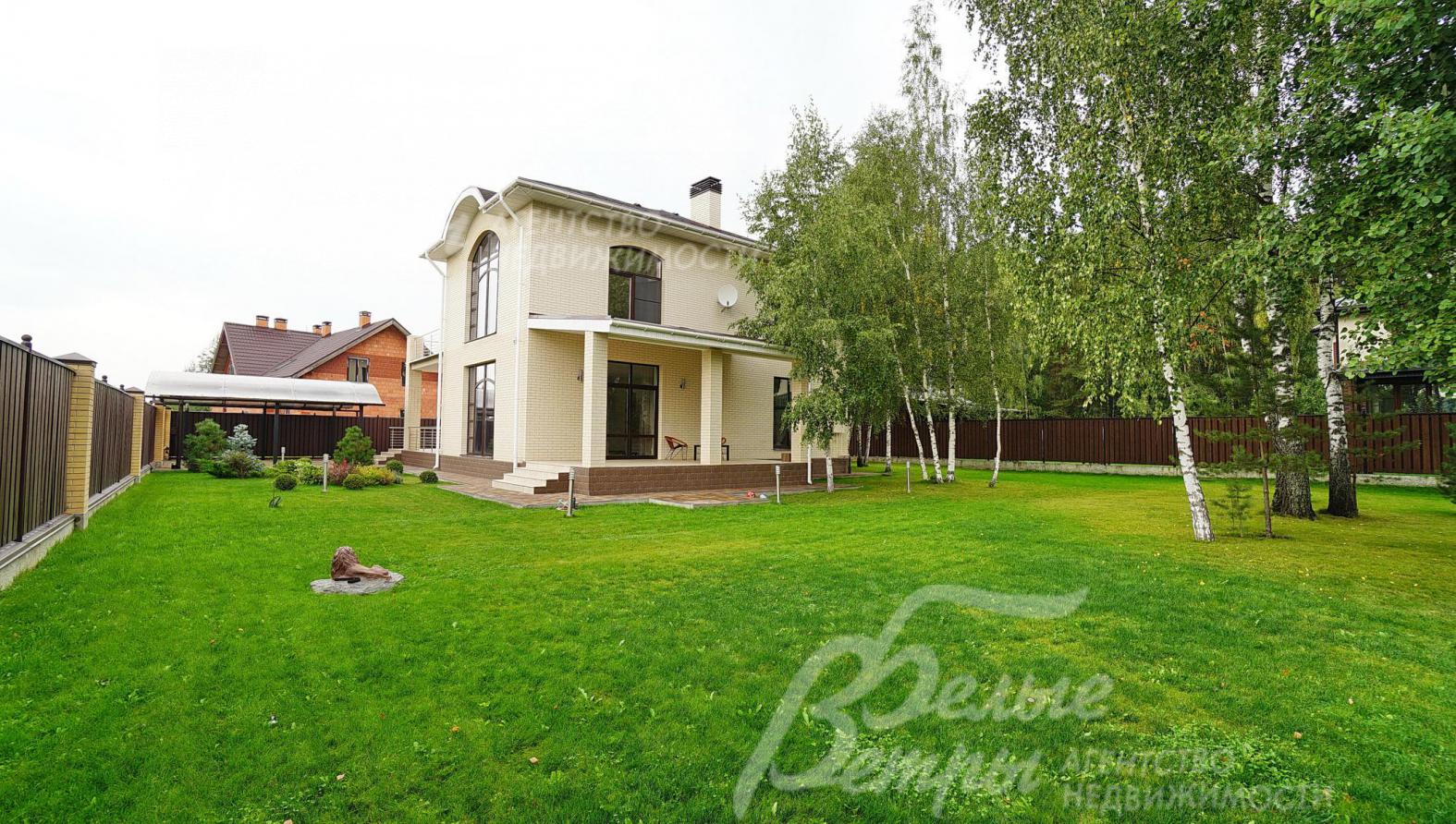 На участке взрослые деревья 23 березы, 4 осины, 5 сосен(2.5-4м)