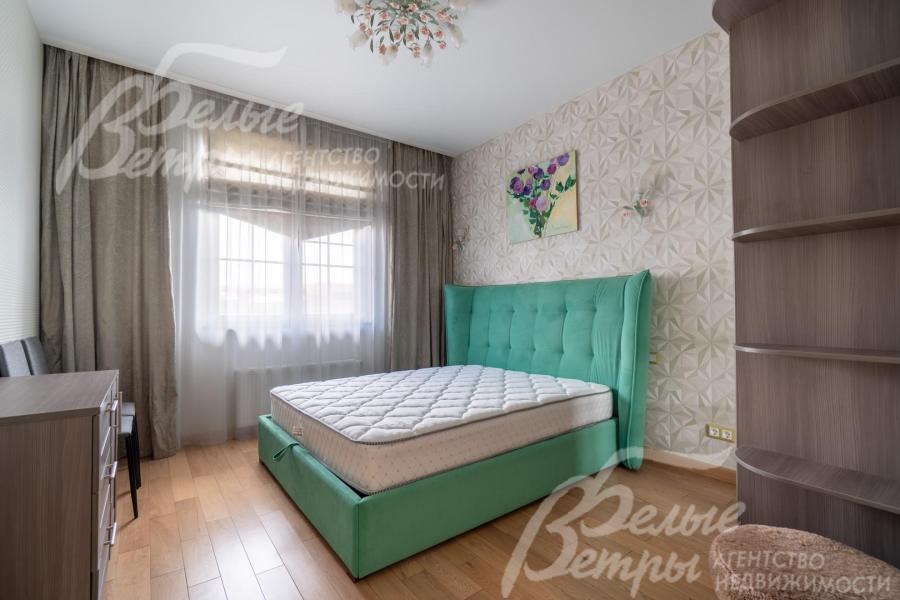 Все спальни меблированы