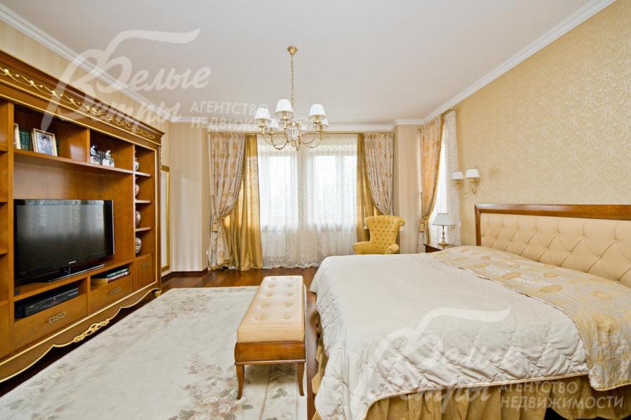 Хозяйская спальня 25 кв.м с гардеробной, санузлом и балконом