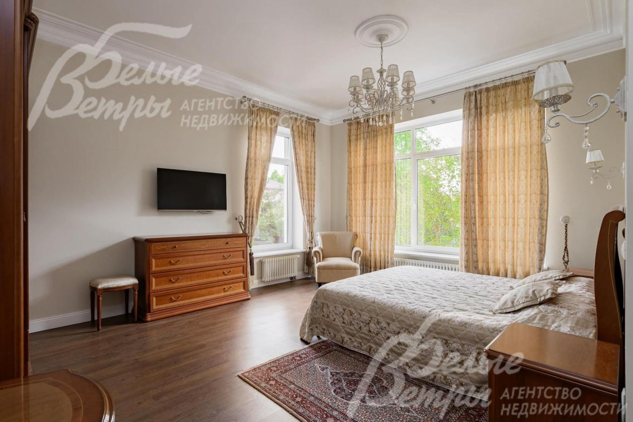 Изысканная мягкая мебель и текстиль в спальнях.