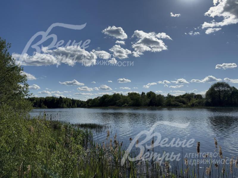 Рядом с домом - живописное озеро