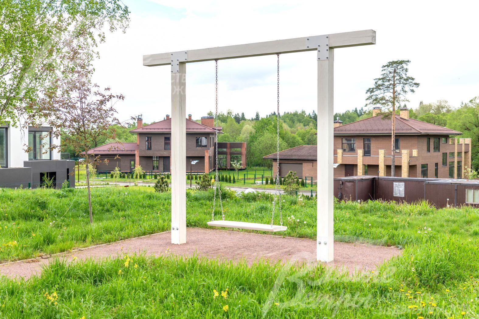 Одна из зон отдыха в поселке