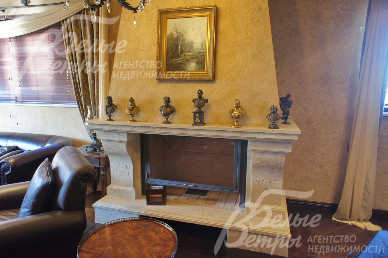 Камин в гостиной