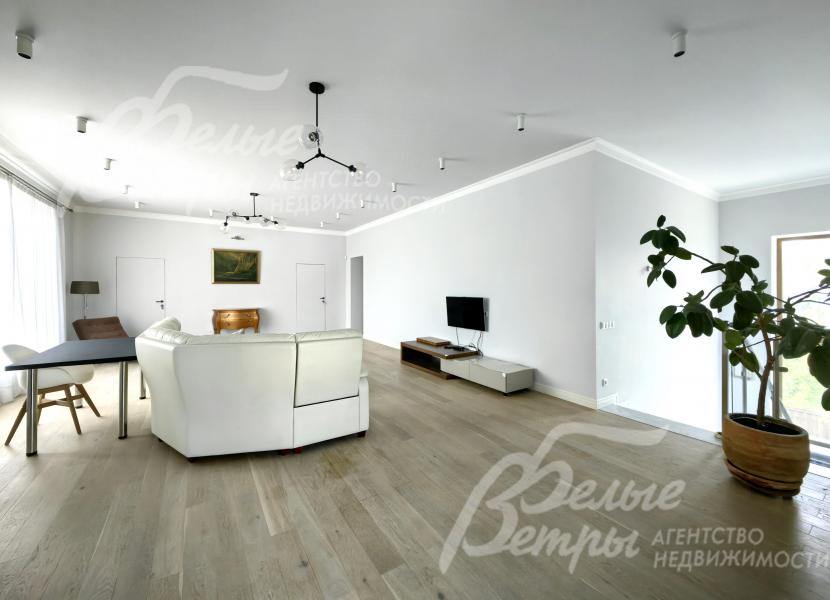 Просторная гостиная на 2-ом этаже