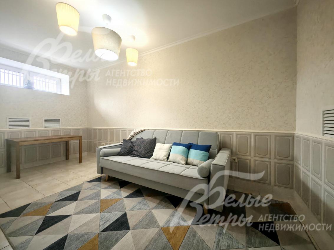 Спальня 18.4 кв.м в цоколе.