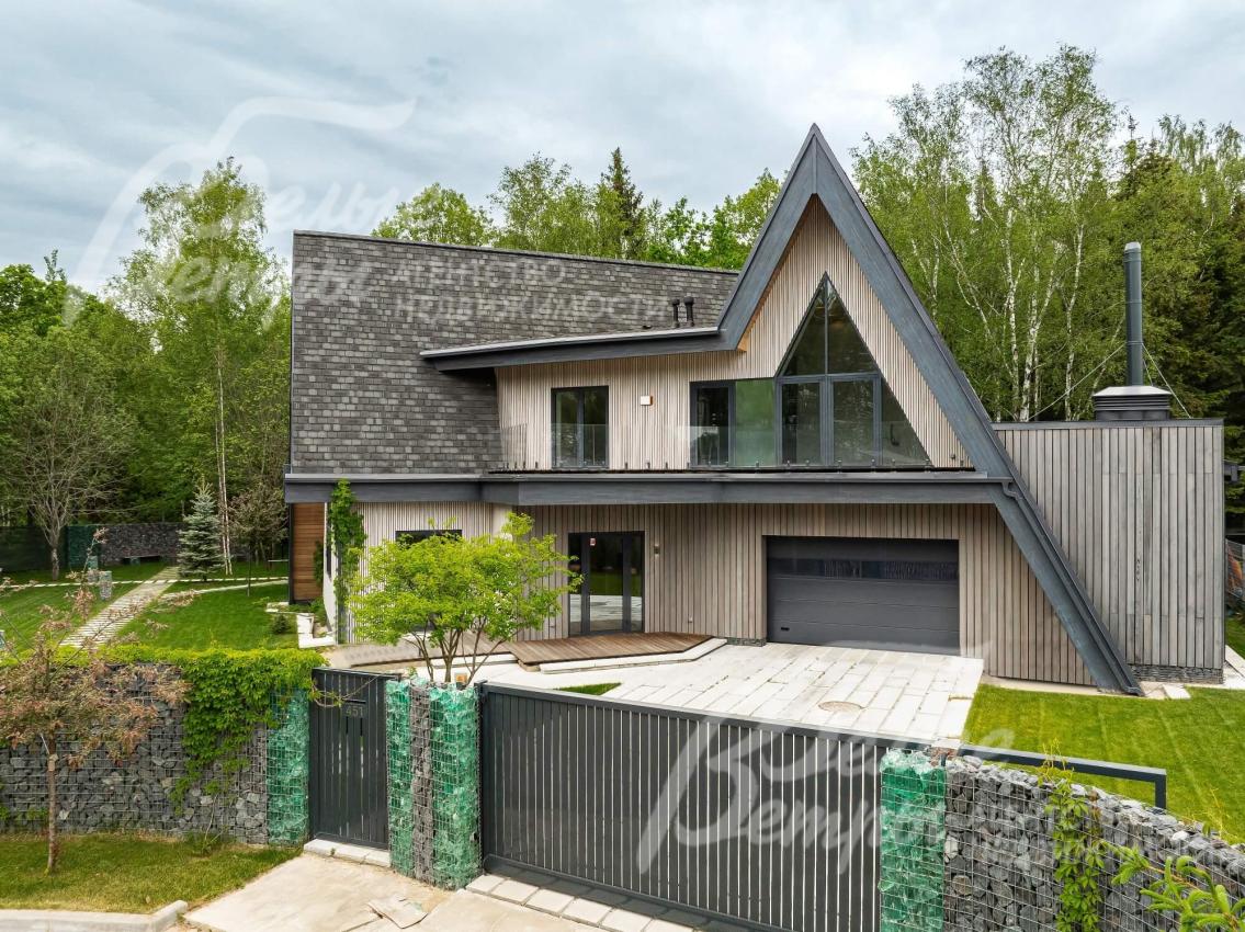 Стильный барнхаус с бассейном у леса в КП Елизарово парк
