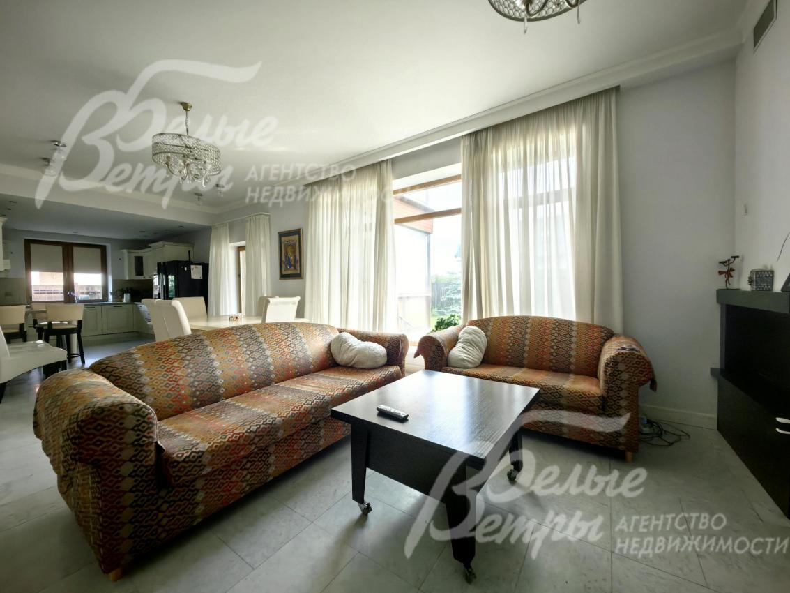 Удобные диваны в гостиной