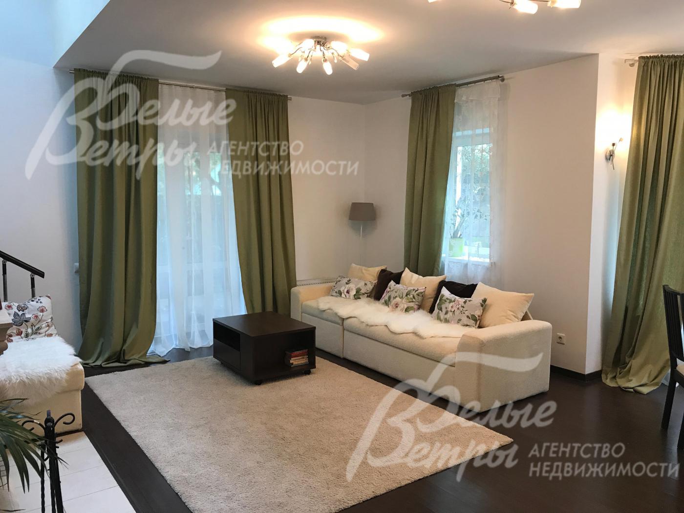 Гостиная 31 кв.м с выходом на открытую террасу 28 кв.м