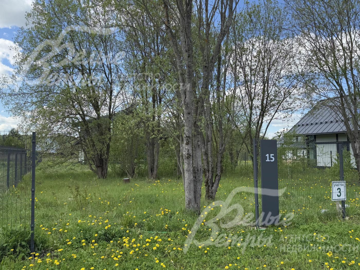 Участок 9 соток с деревьями