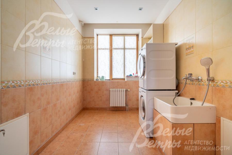 Постирочная со стиральной и сушильной машинами