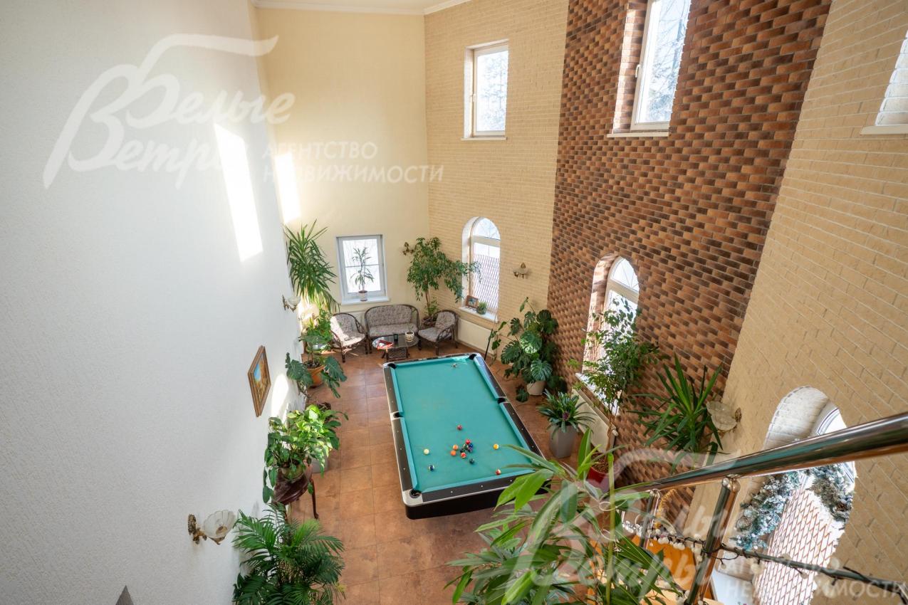 Вид с лестницы и из кабинета на зимний сад со вторым светом