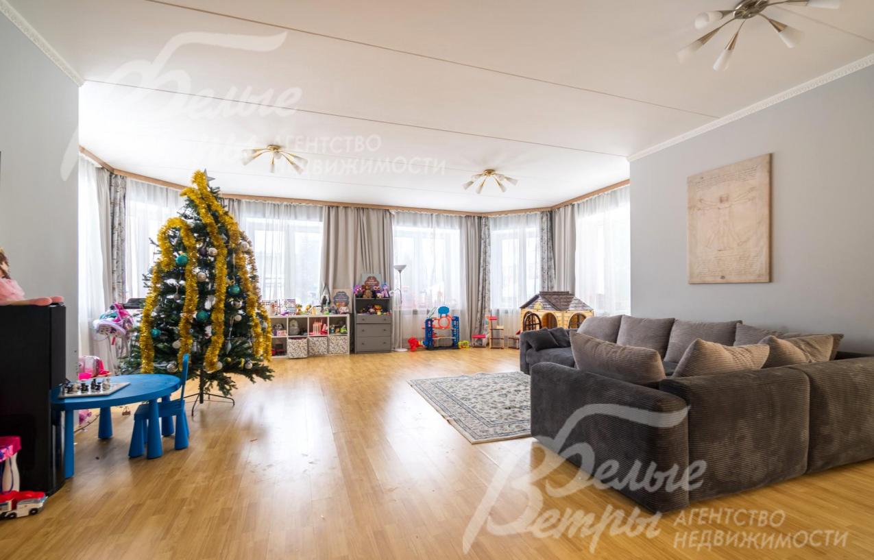 Гостиная с эркером