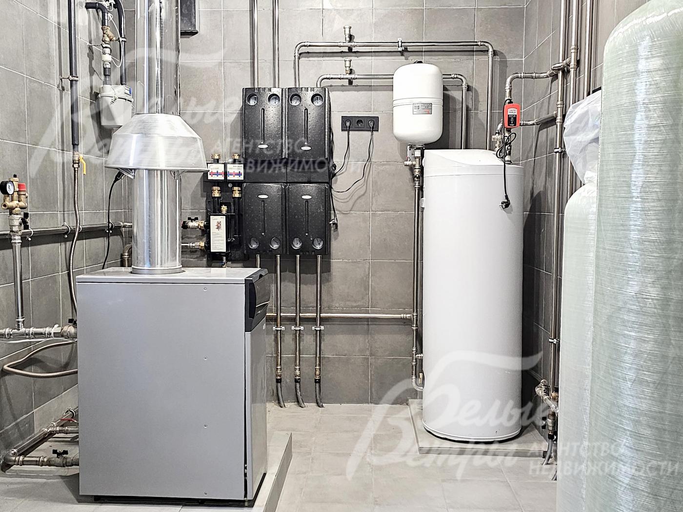 В бойлерной установлены газовый котел Baxi (Италия), бойлер, есть многоступенчатая система очистки воды