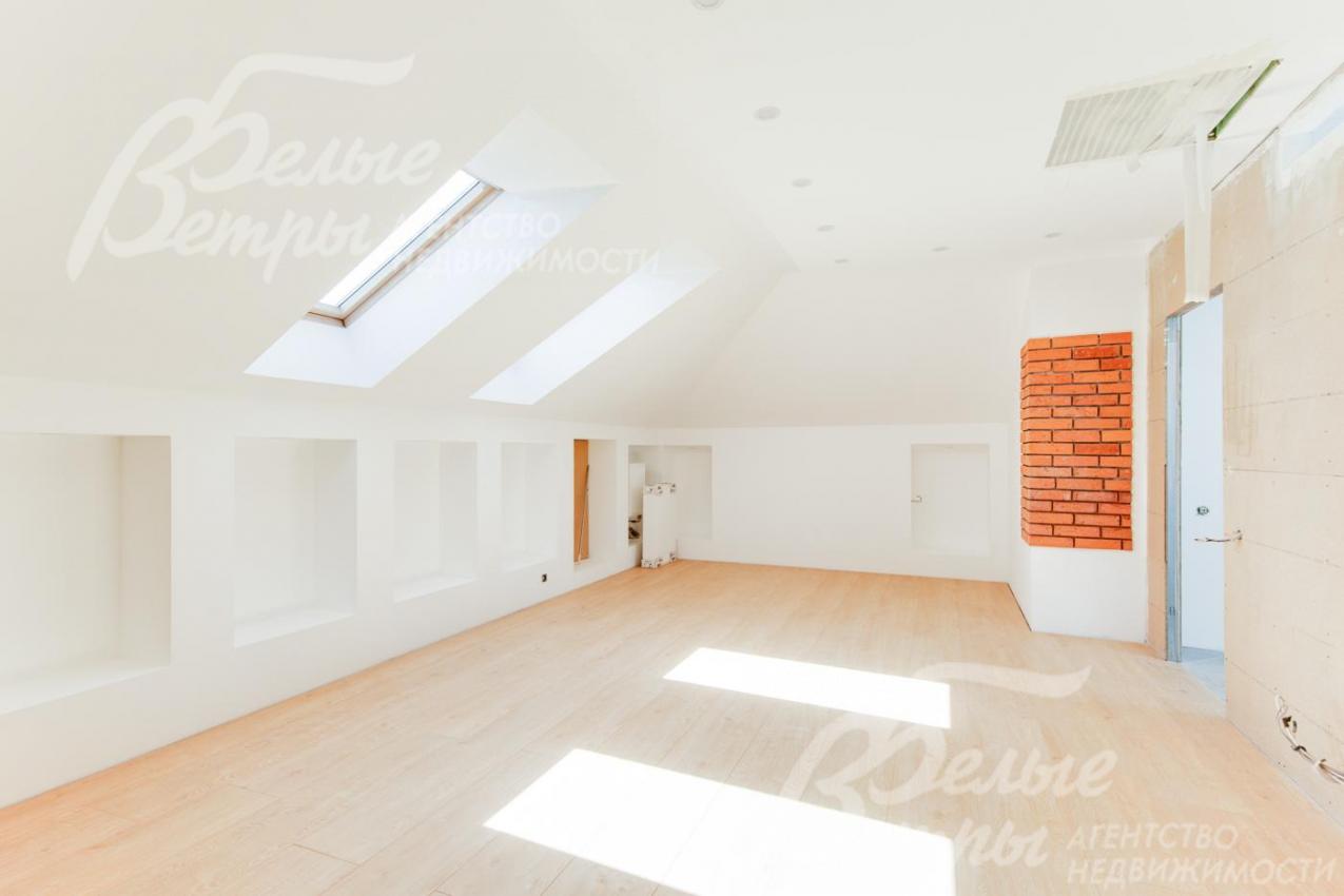 Помещение на мансардном этаже (спальня)