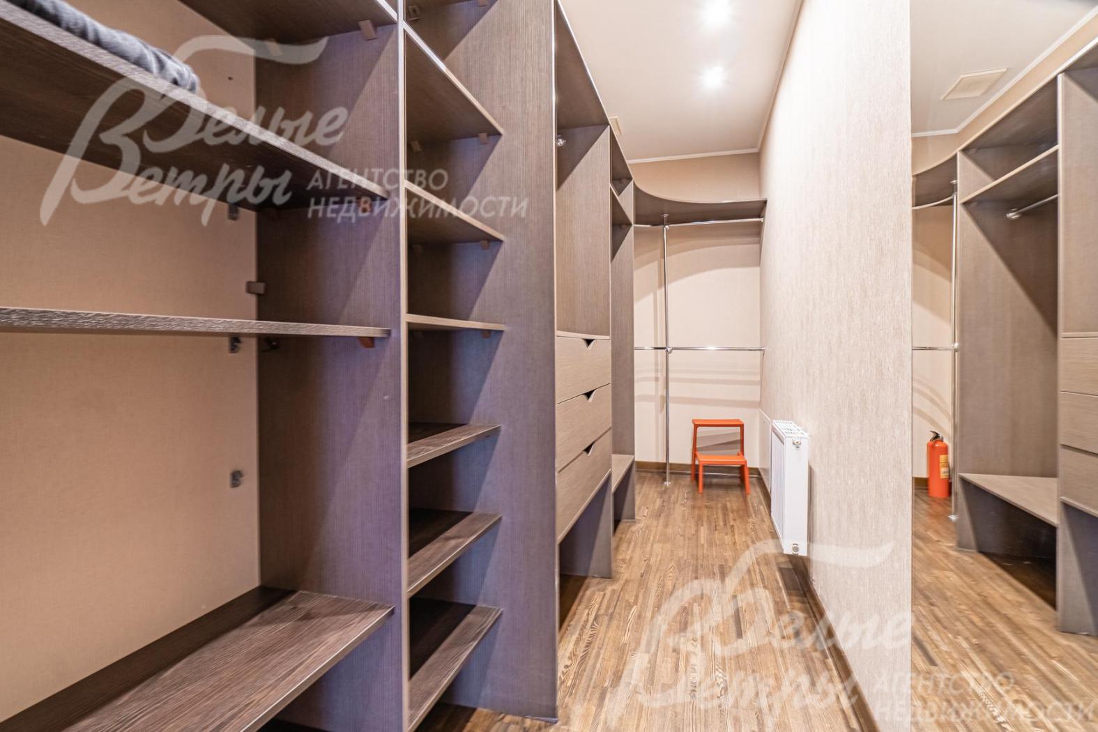 Гардеробная на втором этаже