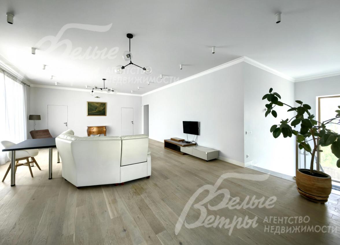 Просторная гостиная на 2-ом этаже