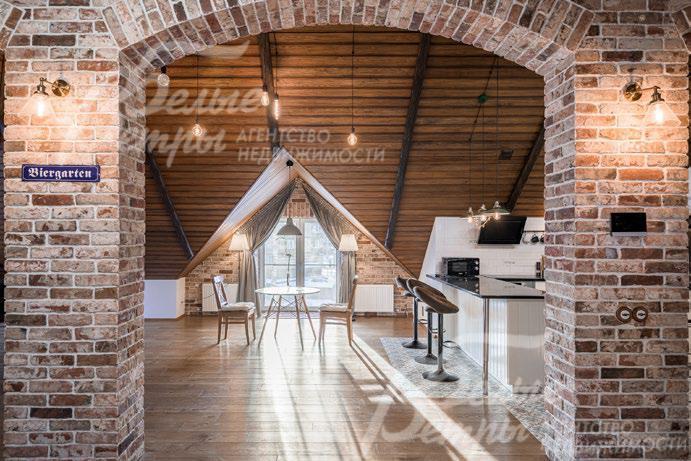 На мансарде стильная студия с собственной кухней