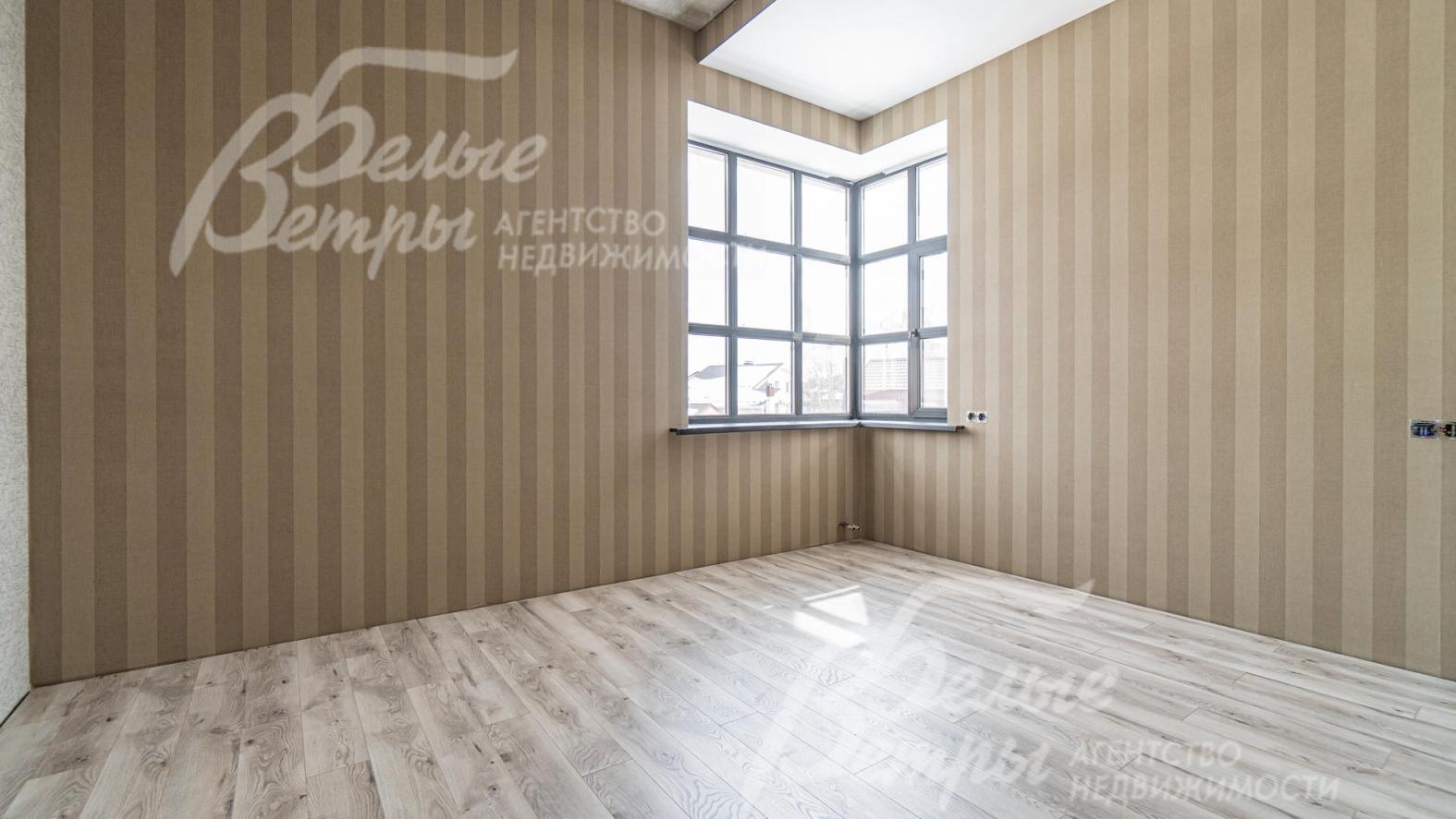 На полу керамогранит