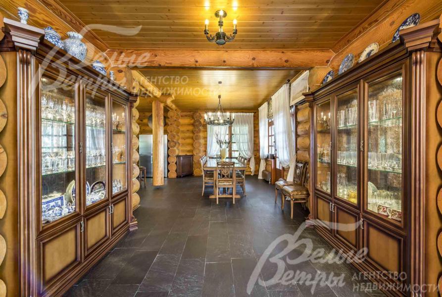 Столовая 28 кв.м в основном доме