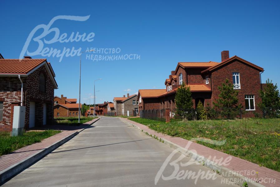 Асфальтированные улицы с тротуарами в поселке Валуевская Слобода