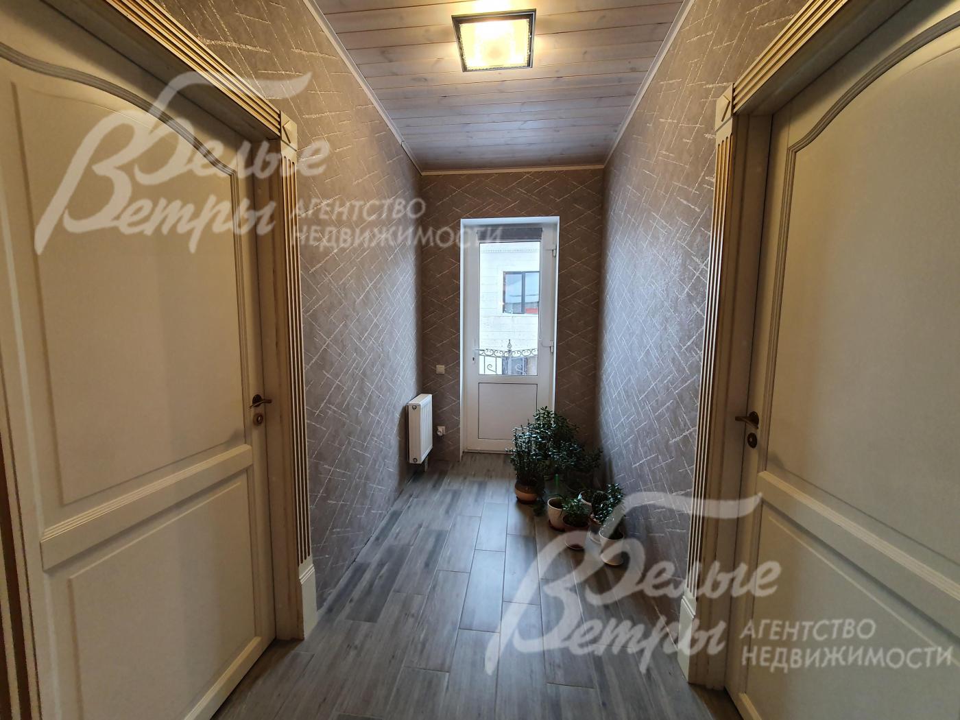 Коридор с выходом на балкон