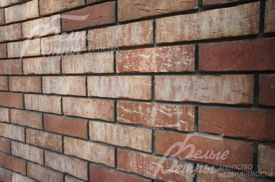 Дом облицован клинкерной плиткой