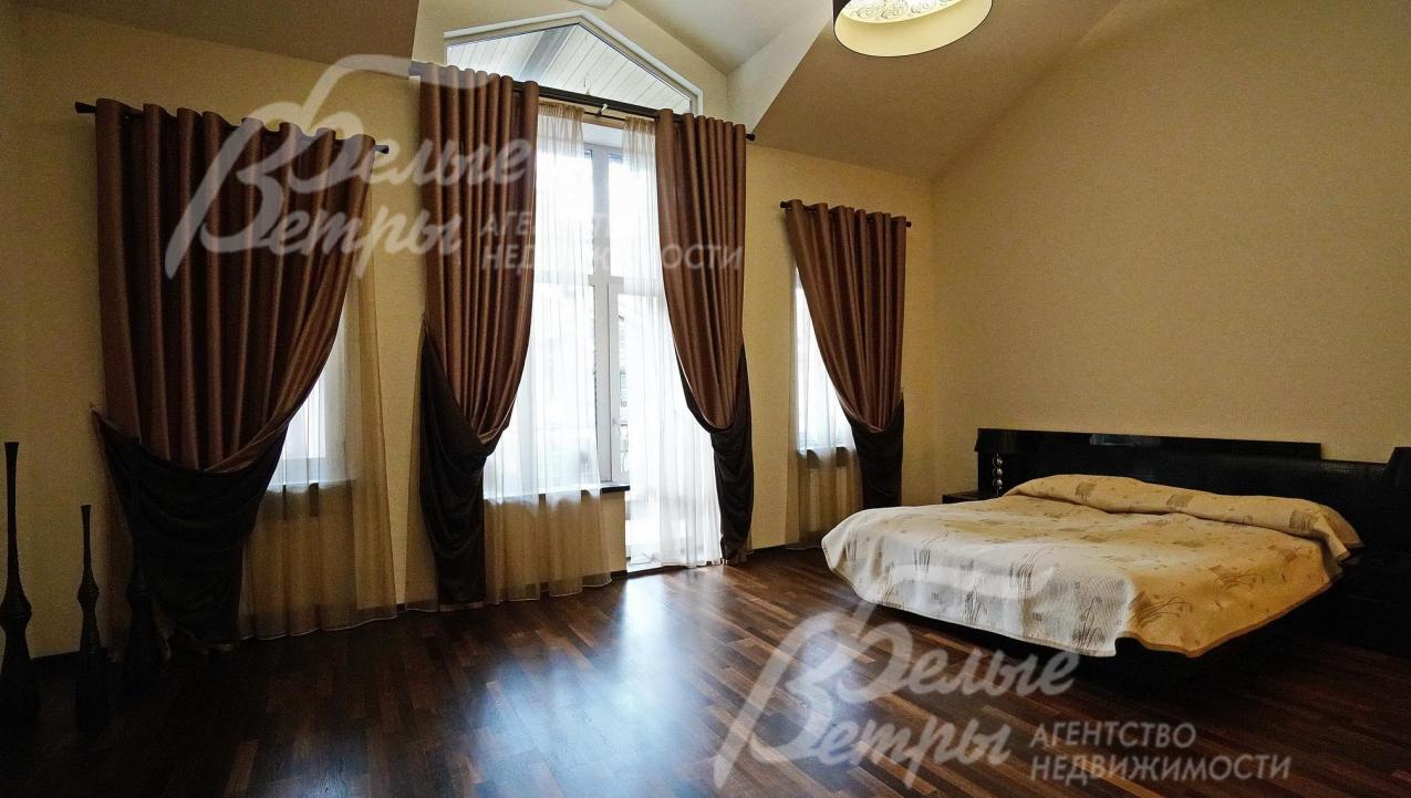 Спальня 30 кв.м с выходом на балкон на 3-ем этаже