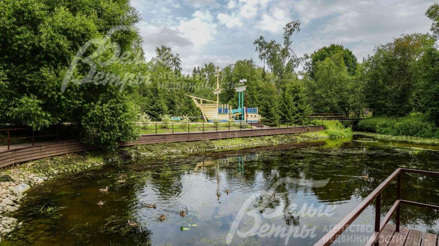 Зарыбленный пруд в КП "Променад"