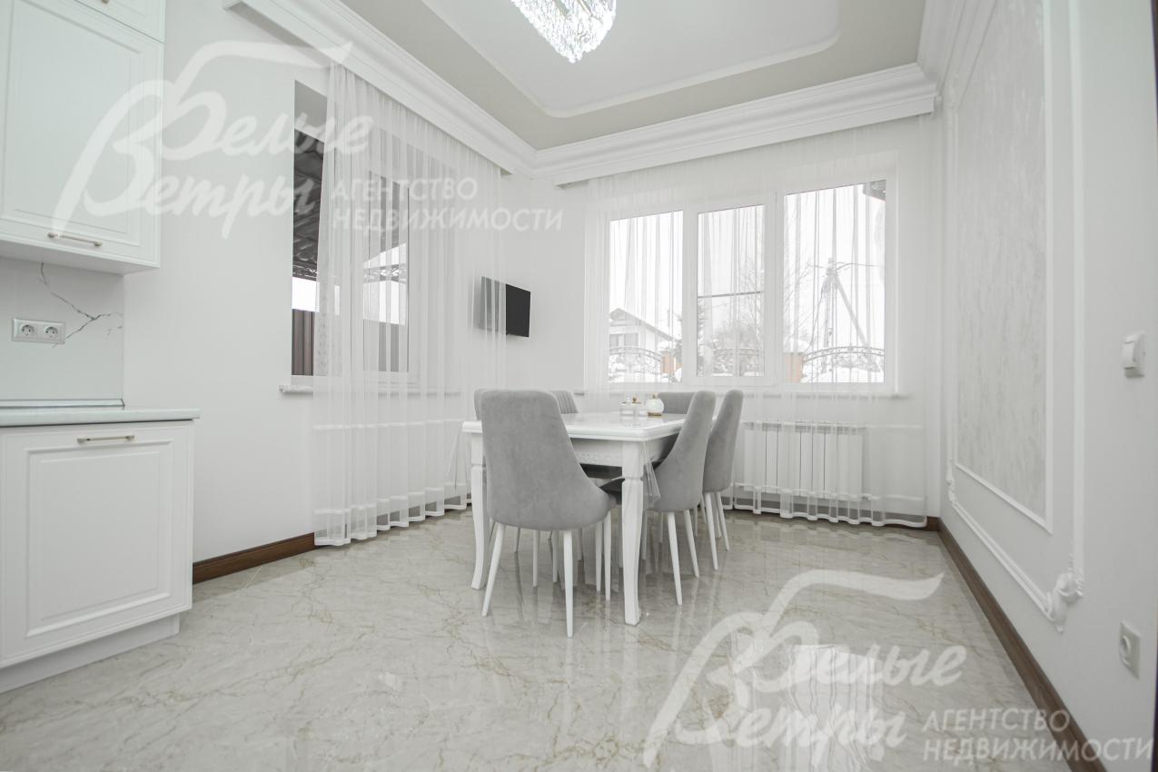 Кухня-столовая в светлых тонах