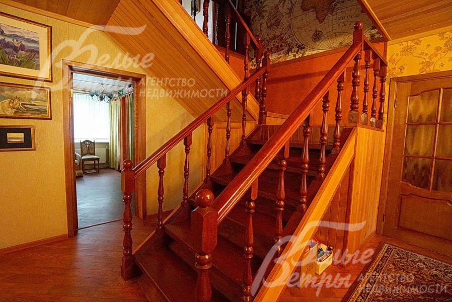 Лестница из сосны (ширина 1 м., шаг 29x19)